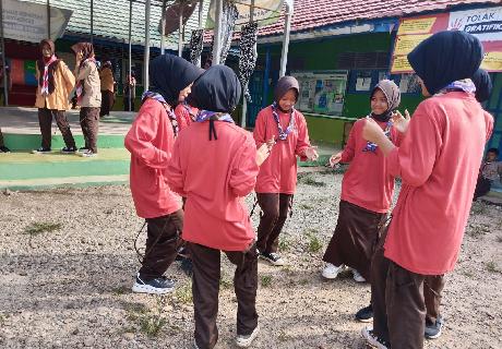 Yel-Yel Kreatif Bangkitkan Semangat Pramuka di MTsN 6 HSU